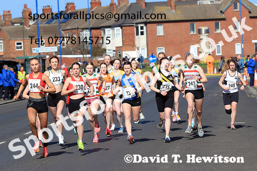 Womens under-17s 5k, 2025 Northern 12 and 6 Stage Road Relays and Junior 5k, Redcar. Photo: David T. Hewitson/Sports for All Pics